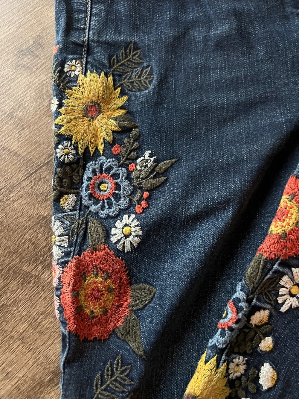 Ashley Mason Dark Blue Straight-Leg Jeans with Floral Embroidery - Picture 5 of 9
